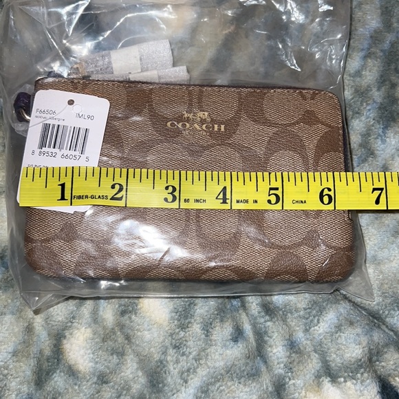 Coach wristlet brand new!!!! Price firm - Picture 5 of 6